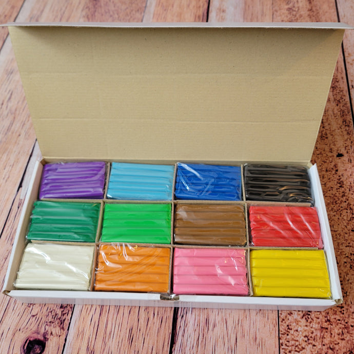 Ensemble de pâte à modeler pour un groupe d'enfant (12 couleurs)
