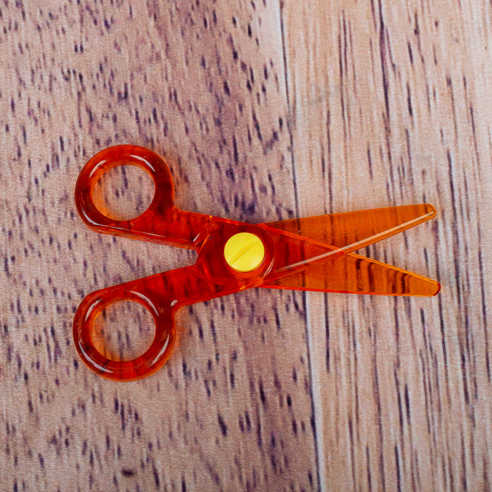 Petit ciseaux en plastique - découpe régulière