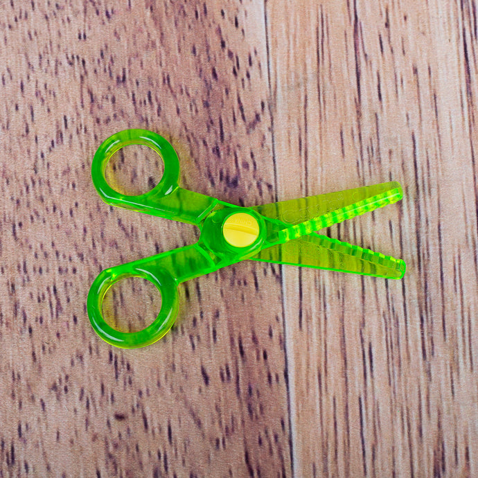 Petit ciseaux en plastique - découpe dentelé zig zag