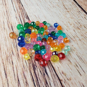 Perles multicolores en plastique