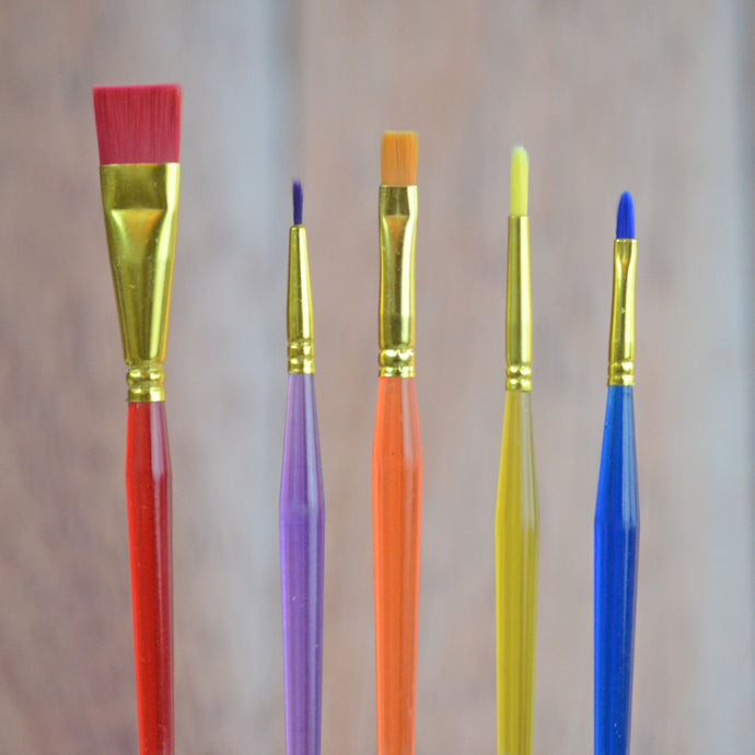 5 pinceaux pour enfant - photo réalisée par Amuzart