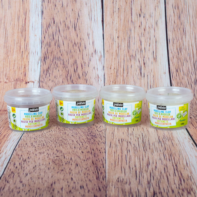 4 petits pots de pâte à modeler naturelle avec texture