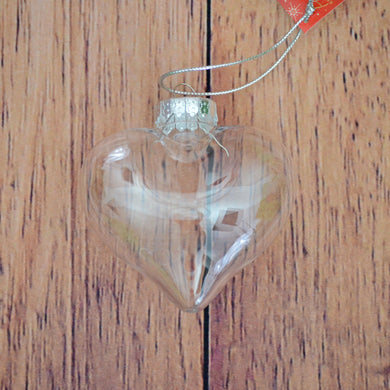Boule de Noël en plastique en forme de coeur