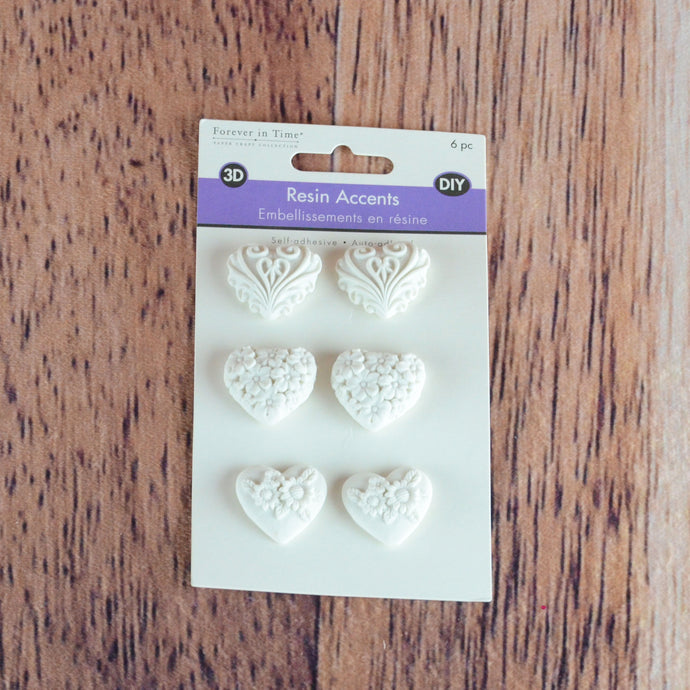 Petits cœurs en résine blanc