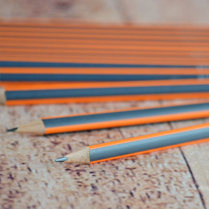 12 crayons à mine HB pour l'école