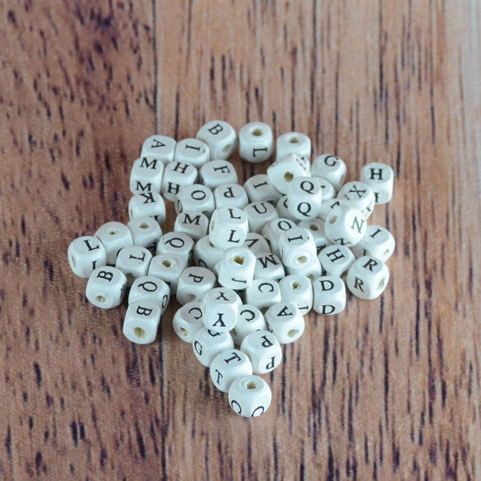 Perles typographiques en bois (avec alphabet) 10 mm.