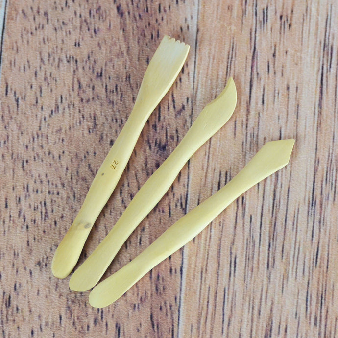 3 petits ébauchoirs en bois pour la sculpture