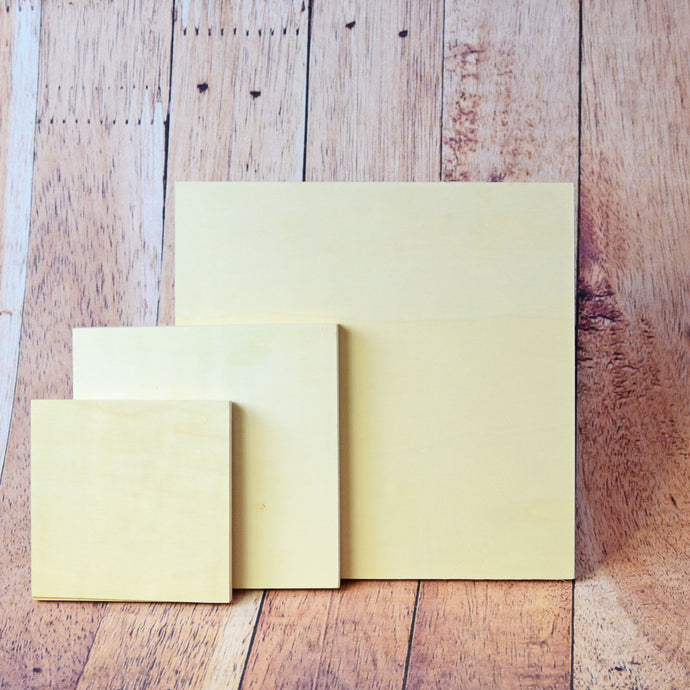 Panneaux de bois grandeurs variées