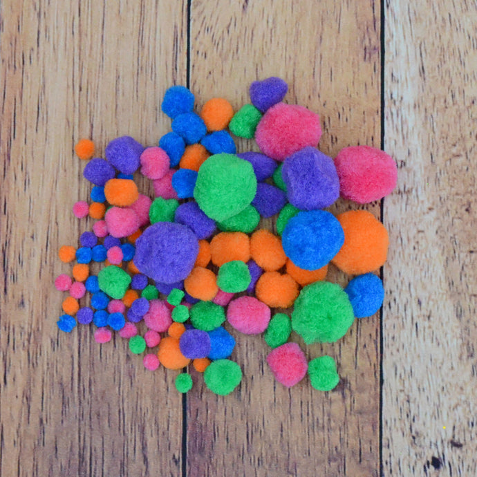 90 pompons de couleurs vives