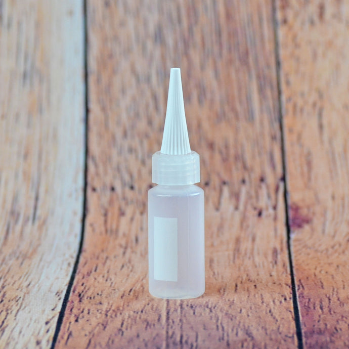 Petite bouteille d'application à pointe fine