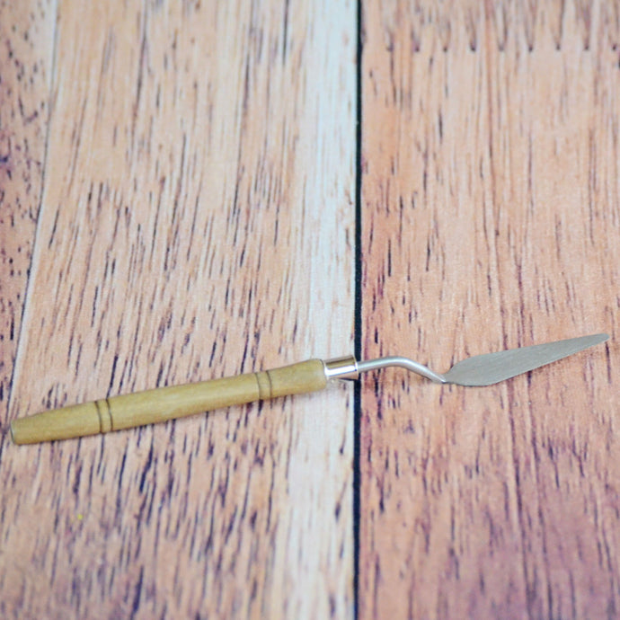 Spatule en métal (couteau à peindre d'artiste) - photo réalisée par Amuzart